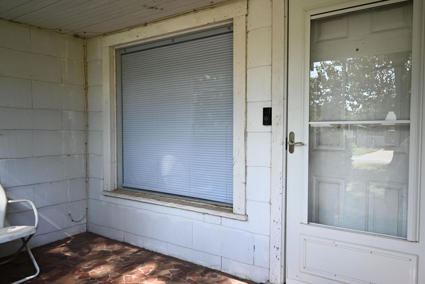 2 Bed 1 Bath With Character In Ray Massie! – photo 2