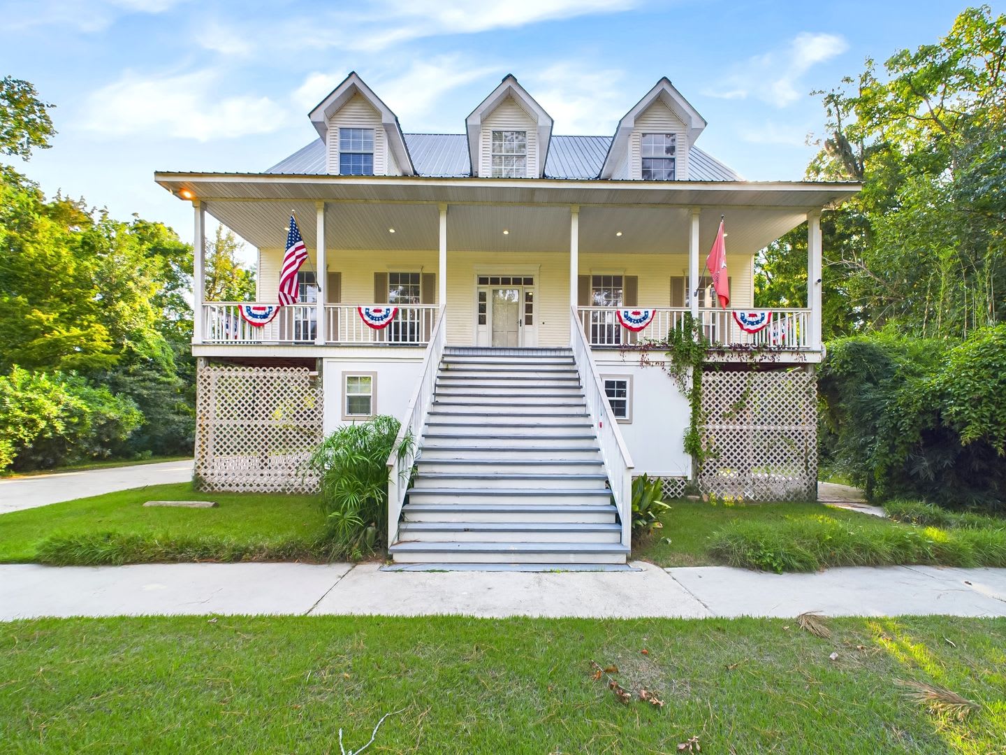 Private Furnished Riverfront Estate with Dock & Guest Apartment – photo 2