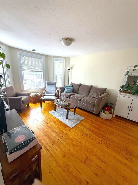 632 E 7th – photo 3