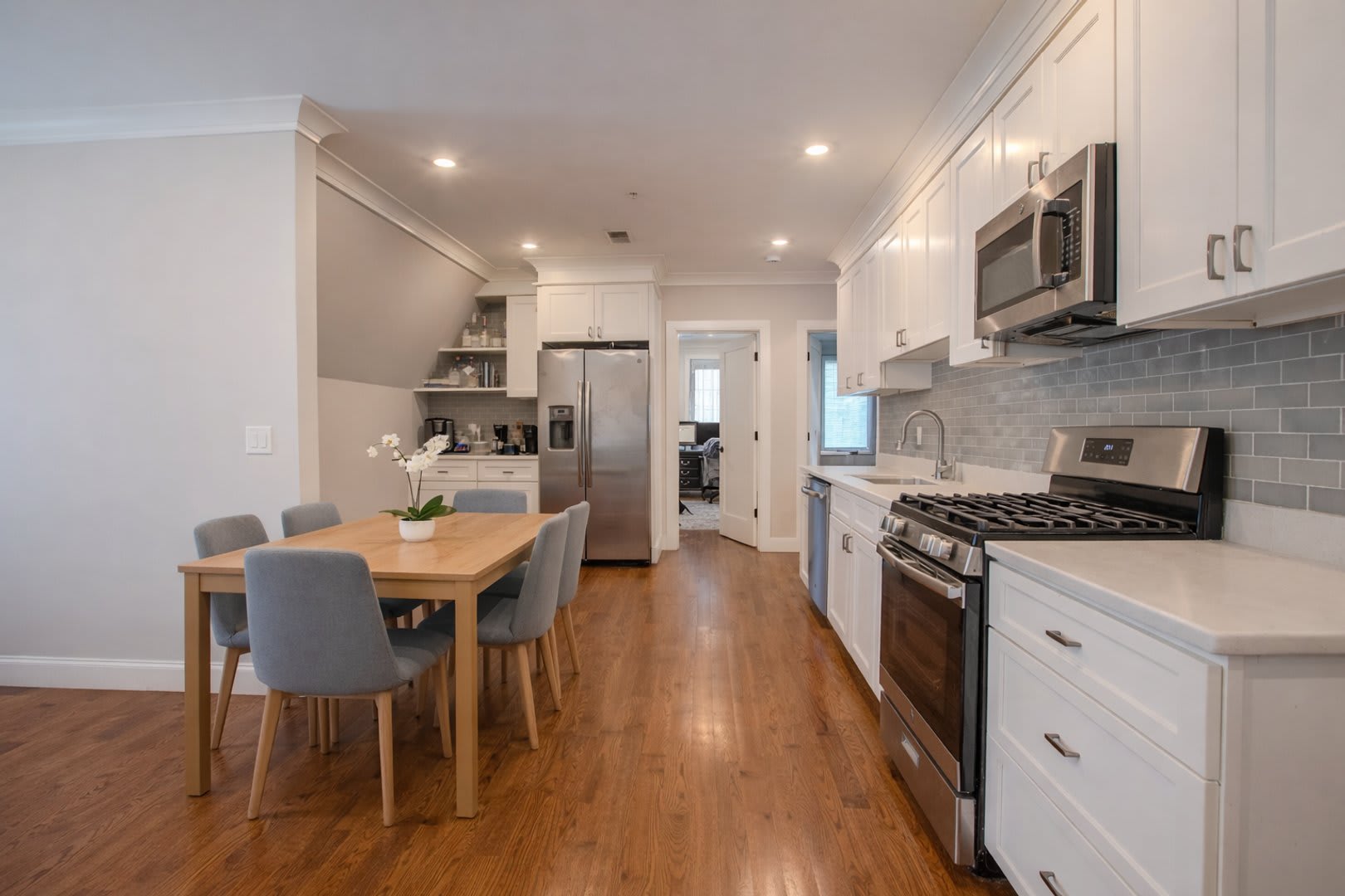 Allston 4 Bed – Renovated – In-Unit Laundry – Parking Included – No Fee – 9/1 – photo 5