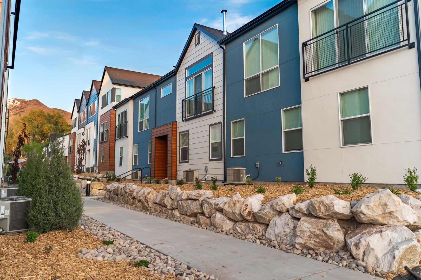 Summer Special! 4 Weeks Rent Free + $0 Down Deposit OAC – photo 2