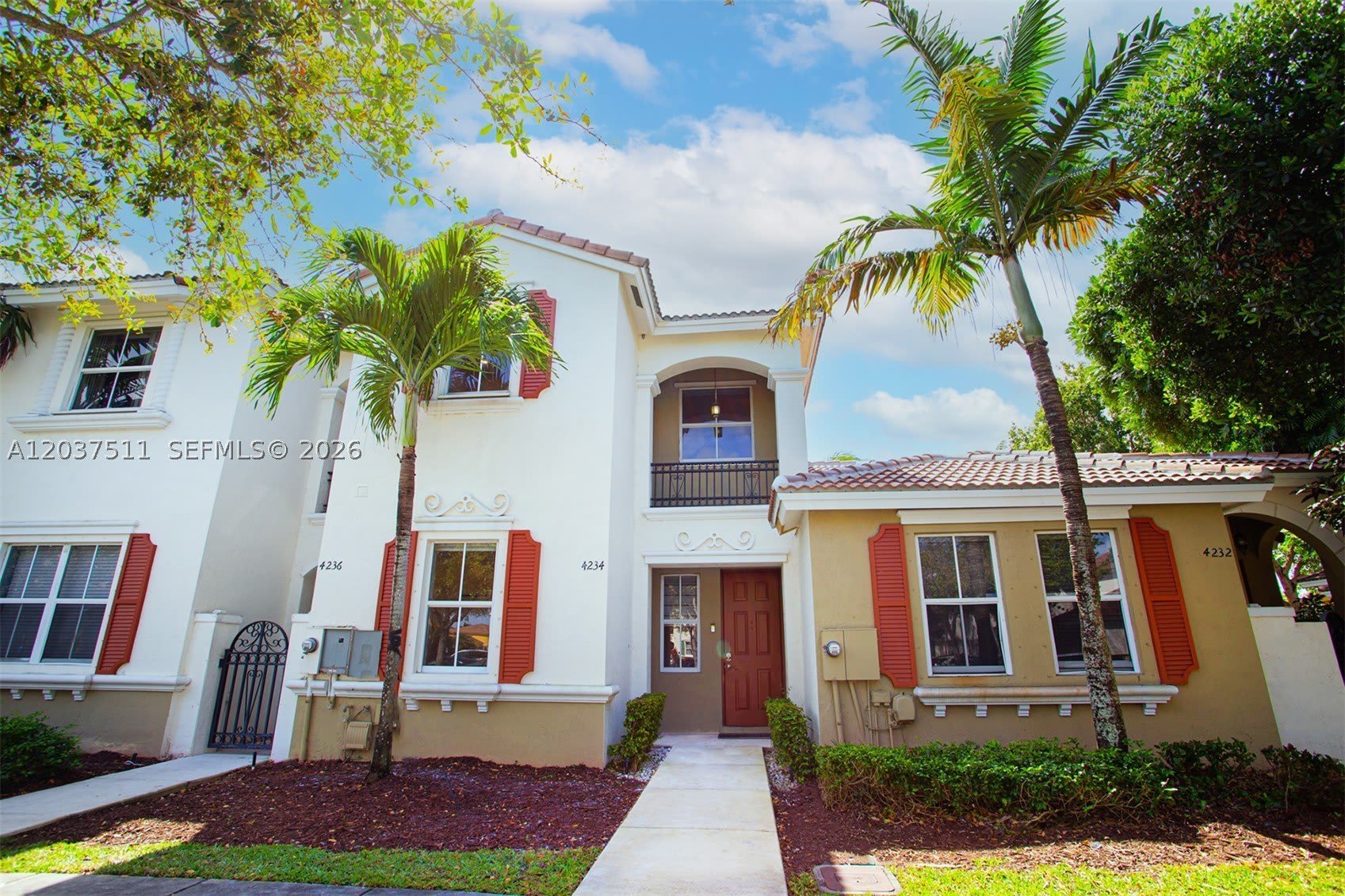 4234 NE 9th St – photo 1