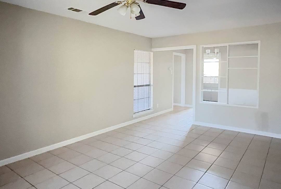 909 Wells St – photo 3