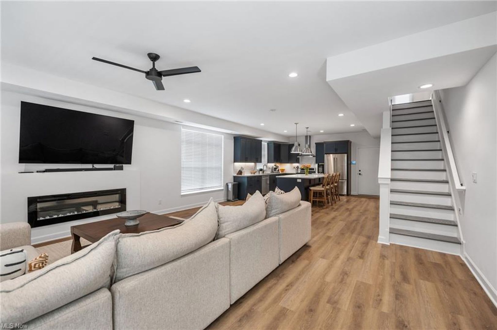 Modern and Luxurious 3 Bedrooms / 2.5 Bathrooms – photo 4