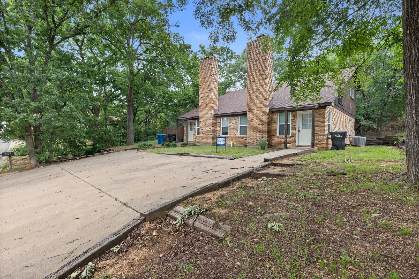 Welcome home to this charming 1-bedroom, 1.5-bath duplex nestled in a quiet neighborhood in Denison. – photo 4