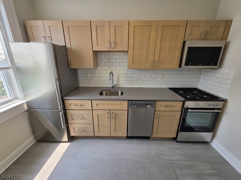613 Bloomfield Ave – photo 2
