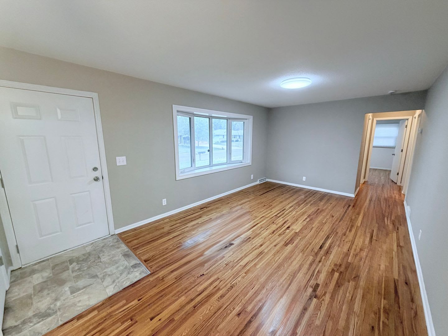 Newly Renovated 5Br 2Ba Home With Finished Basement Huge Fenced Backyard – photo 2