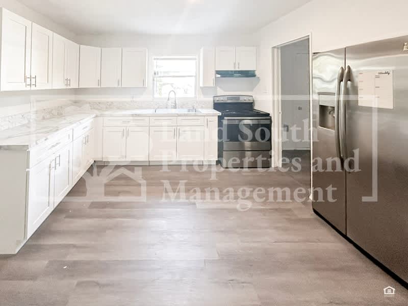 2152 Colonial Avenue – photo 3