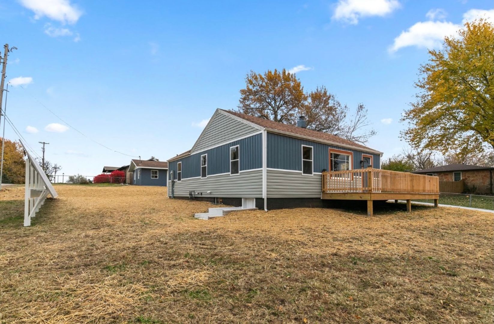 3 bed/2 bath, 1863 sqft home! 702 South 10th Ave in Ozark MO! – photo 2