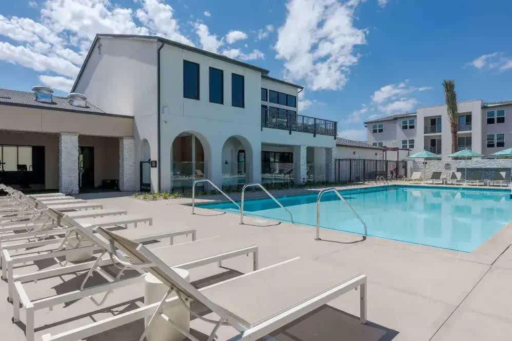 Desert Meadows Apartments – photo 1