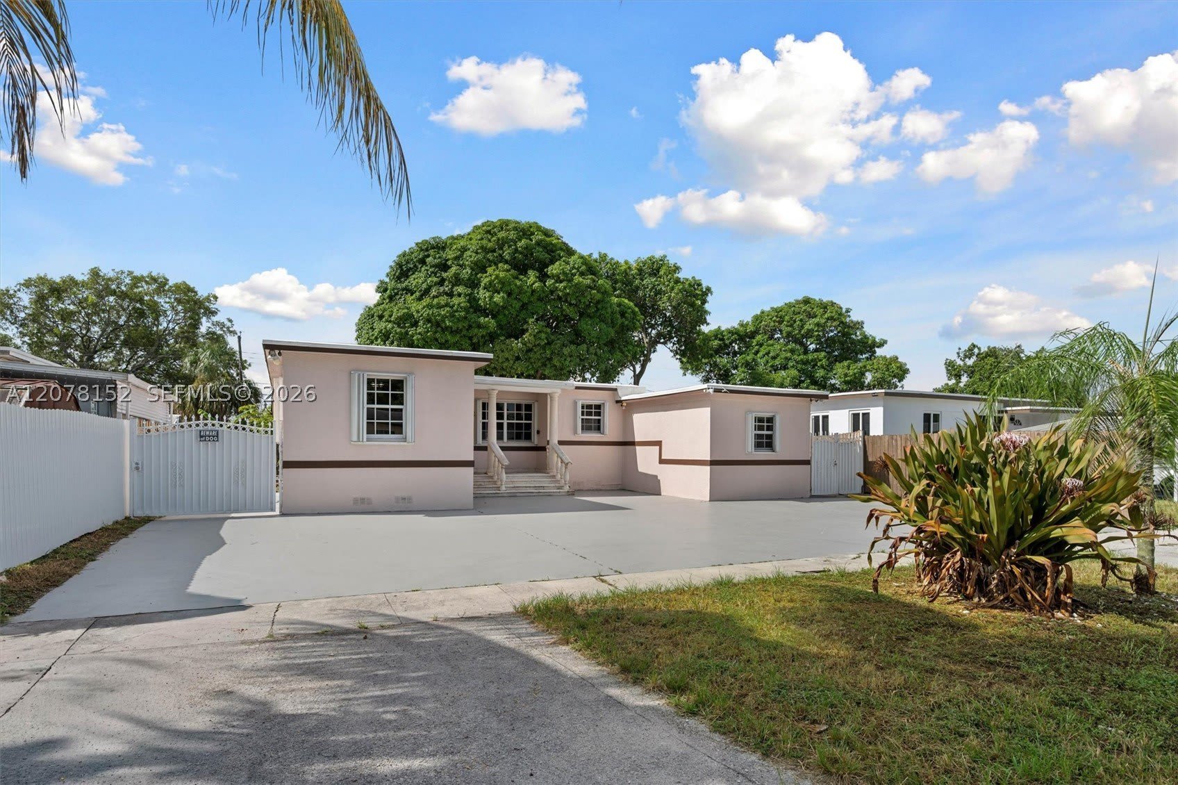 292 E 55th St – photo 1