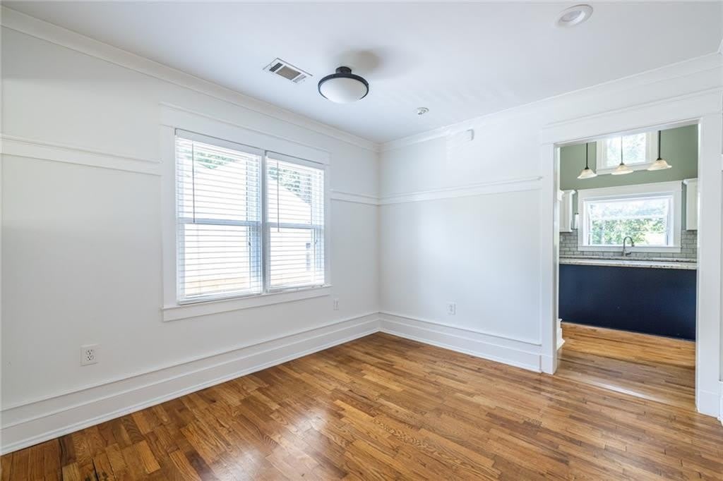 577 Glenwood Place SE – photo 5