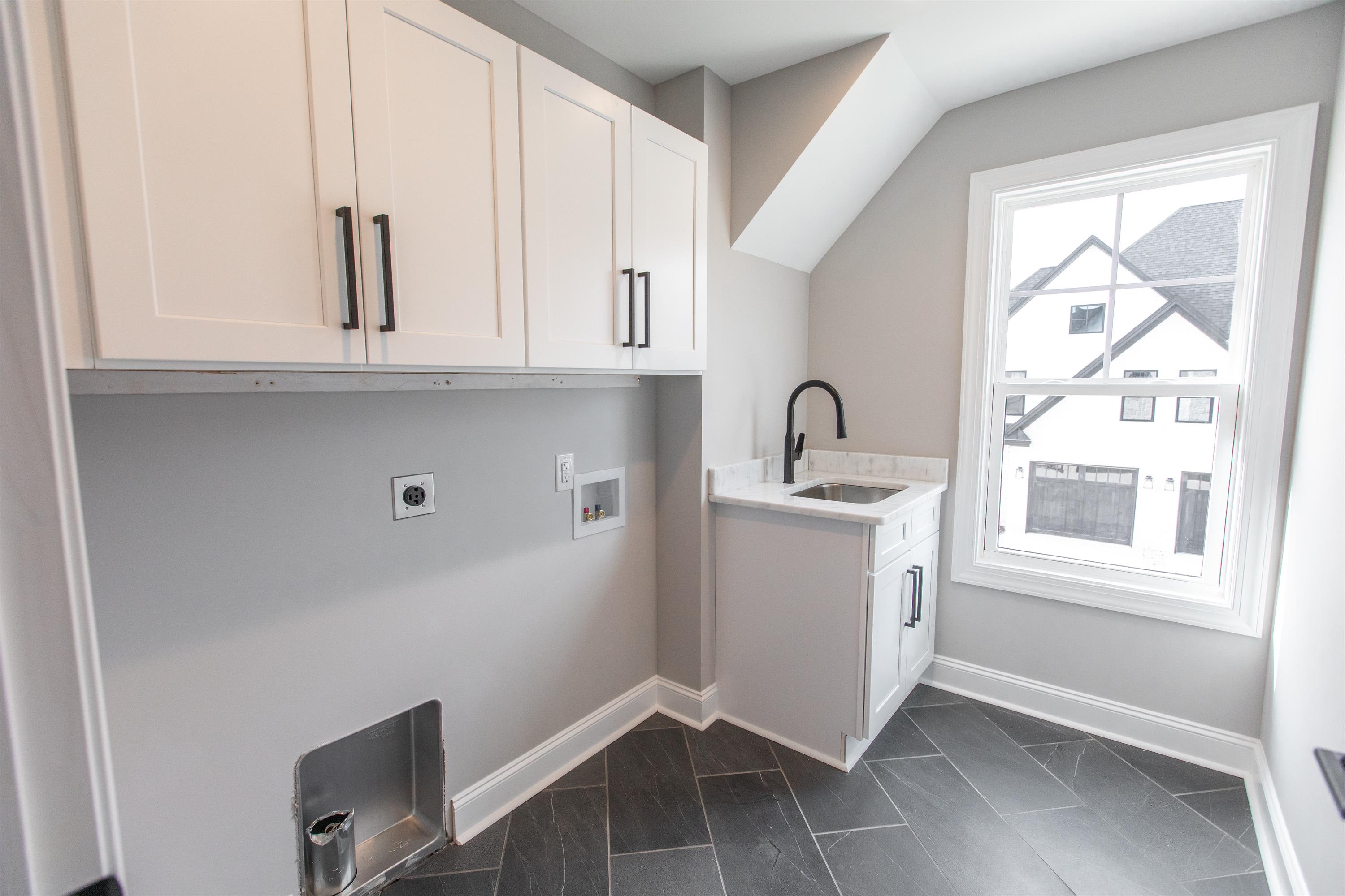 1044 South Westyn Loop 1044 – photo 4
