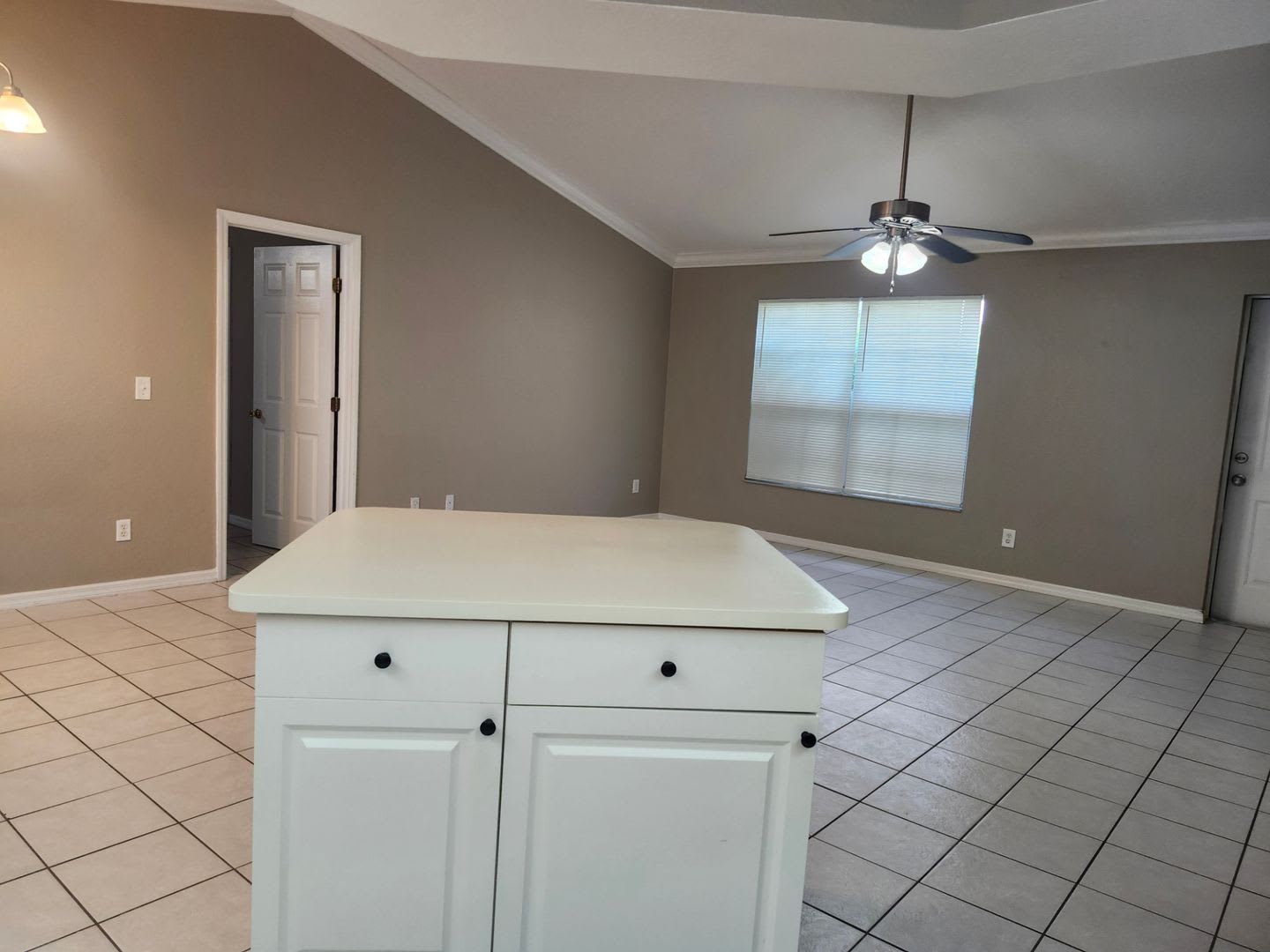 3 BED 2 BATH SINGLE FAMILY HOME ON FRESH WATER CANAL WITH DOCK – photo 5