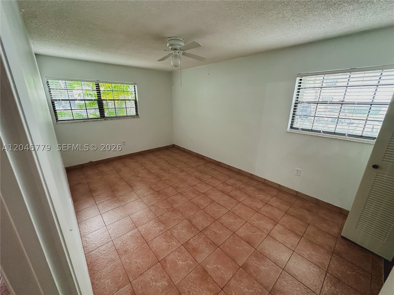 927 NE 199th St – photo 5
