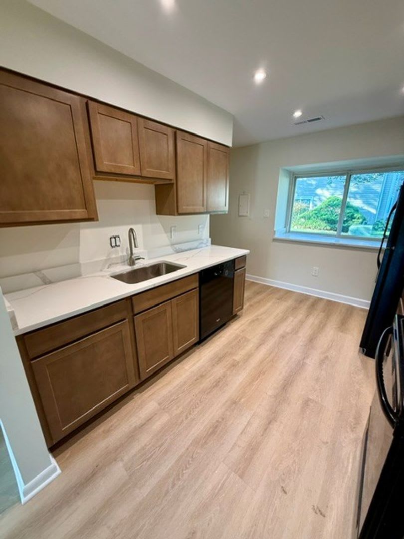 Coming Soon Townhome In Saltaire – photo 3