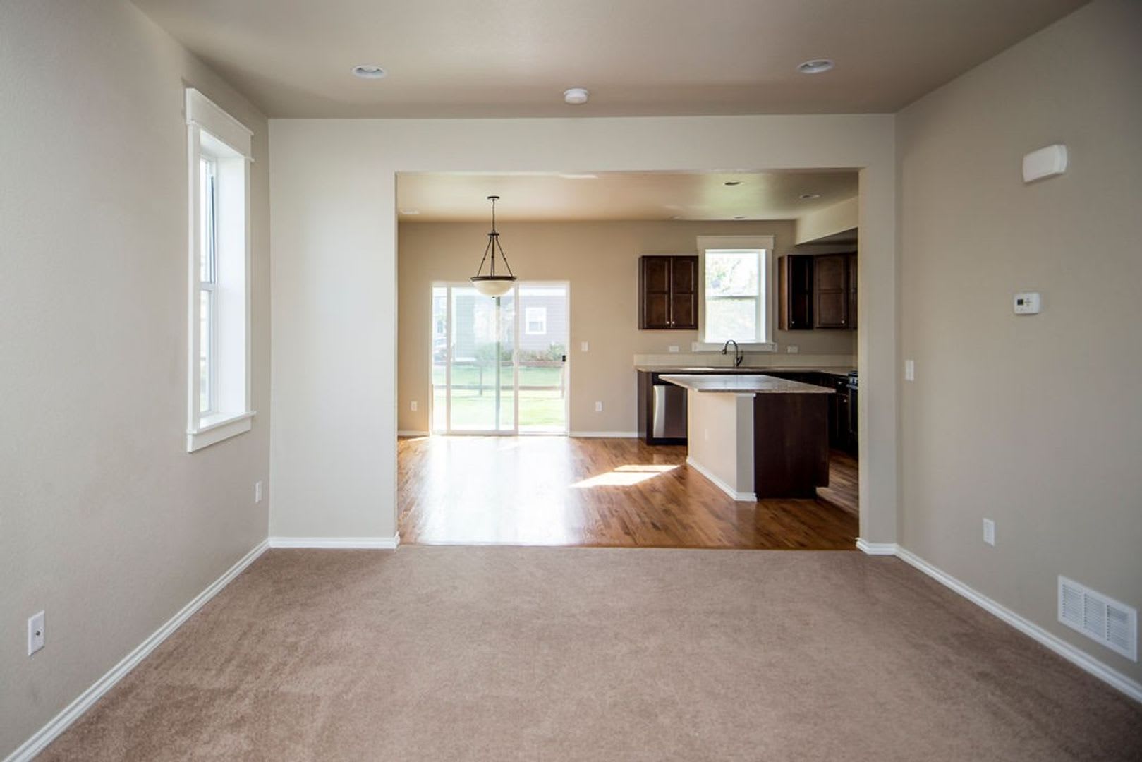 Spacious 3 Bedroom Single-Family Home with Modern Features – photo 4