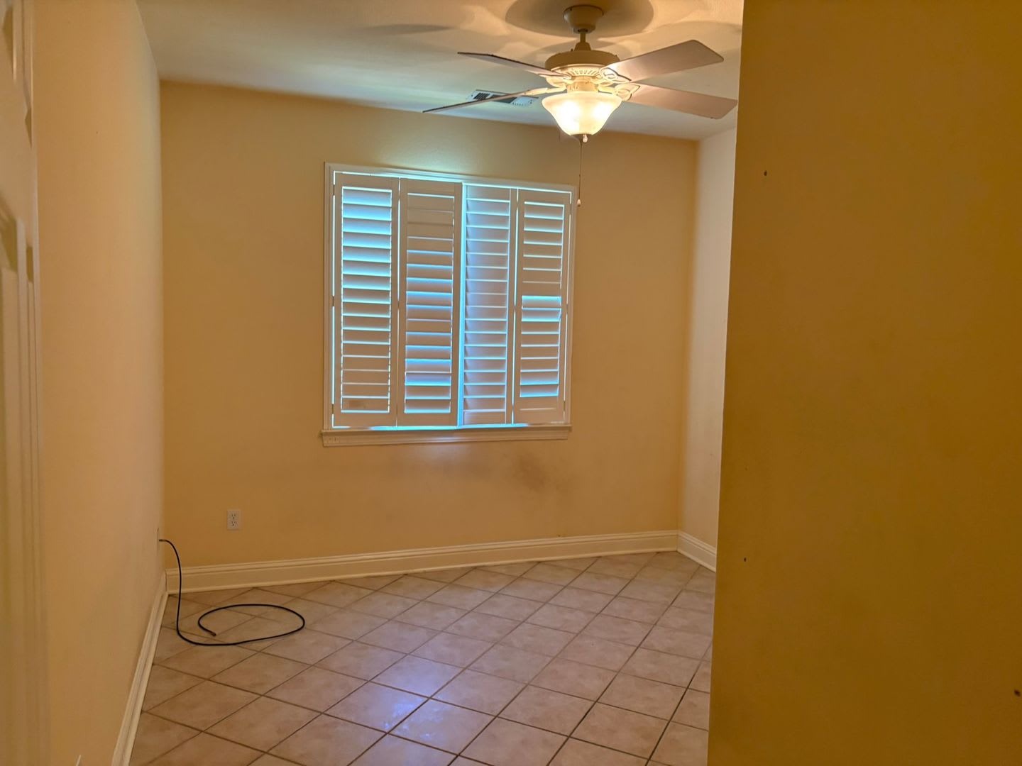 Spacious 1 950 Sq Ft Home With 3 Car Garage In Redding – photo 5