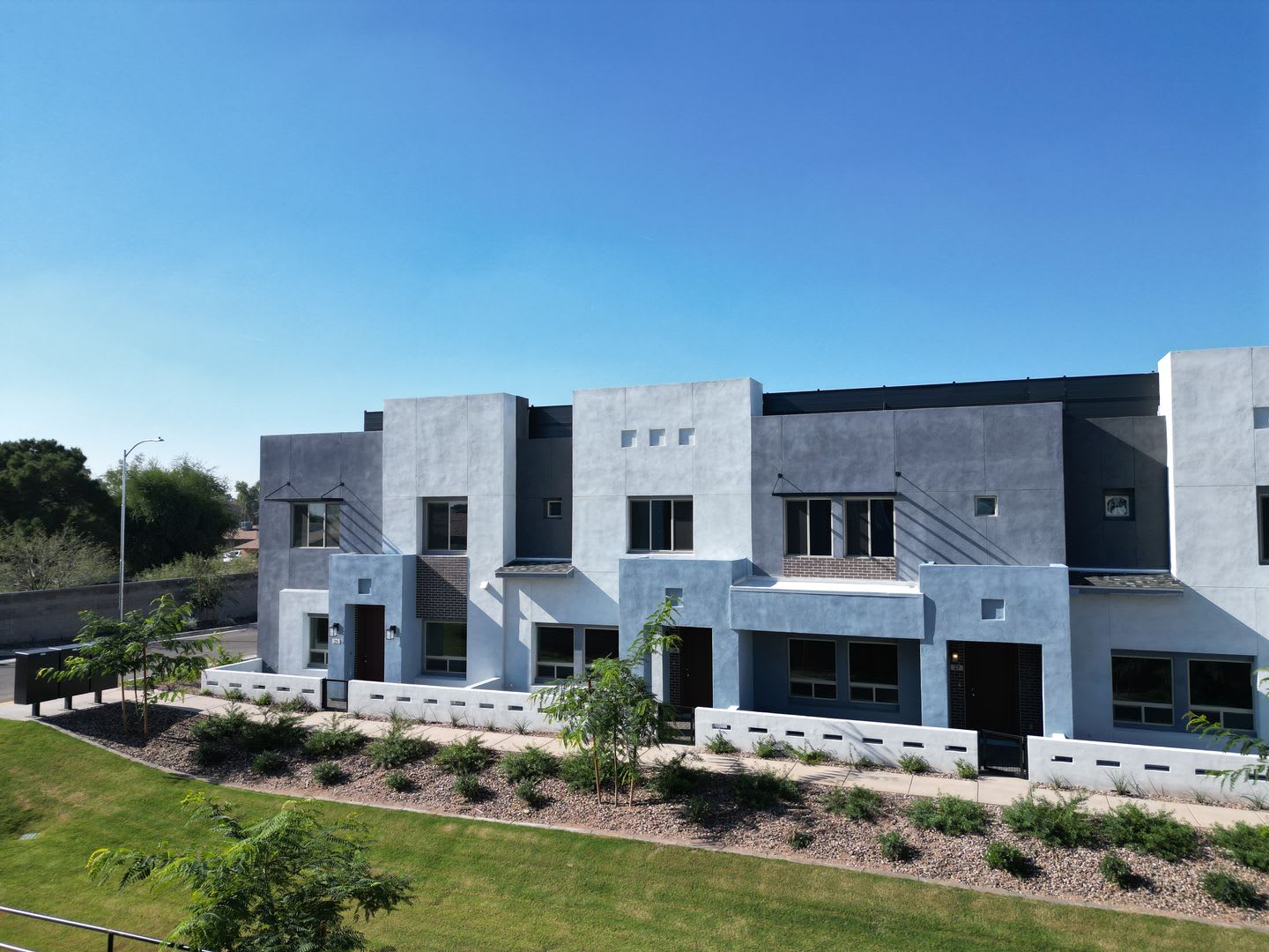 Brand New Build! Massive modern 4 bedroom/4.5 bathroom townhome in the heart of Chandler. – photo 3