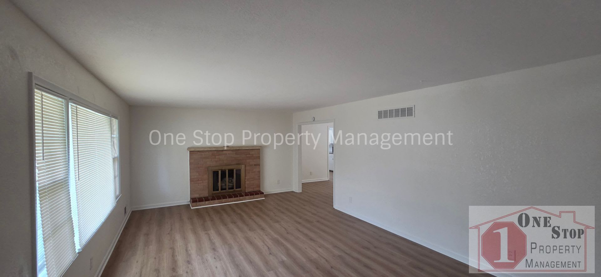 Beautiful 4 Bedroom 2.5 Bathroom in Kansas City, KS! – photo 2