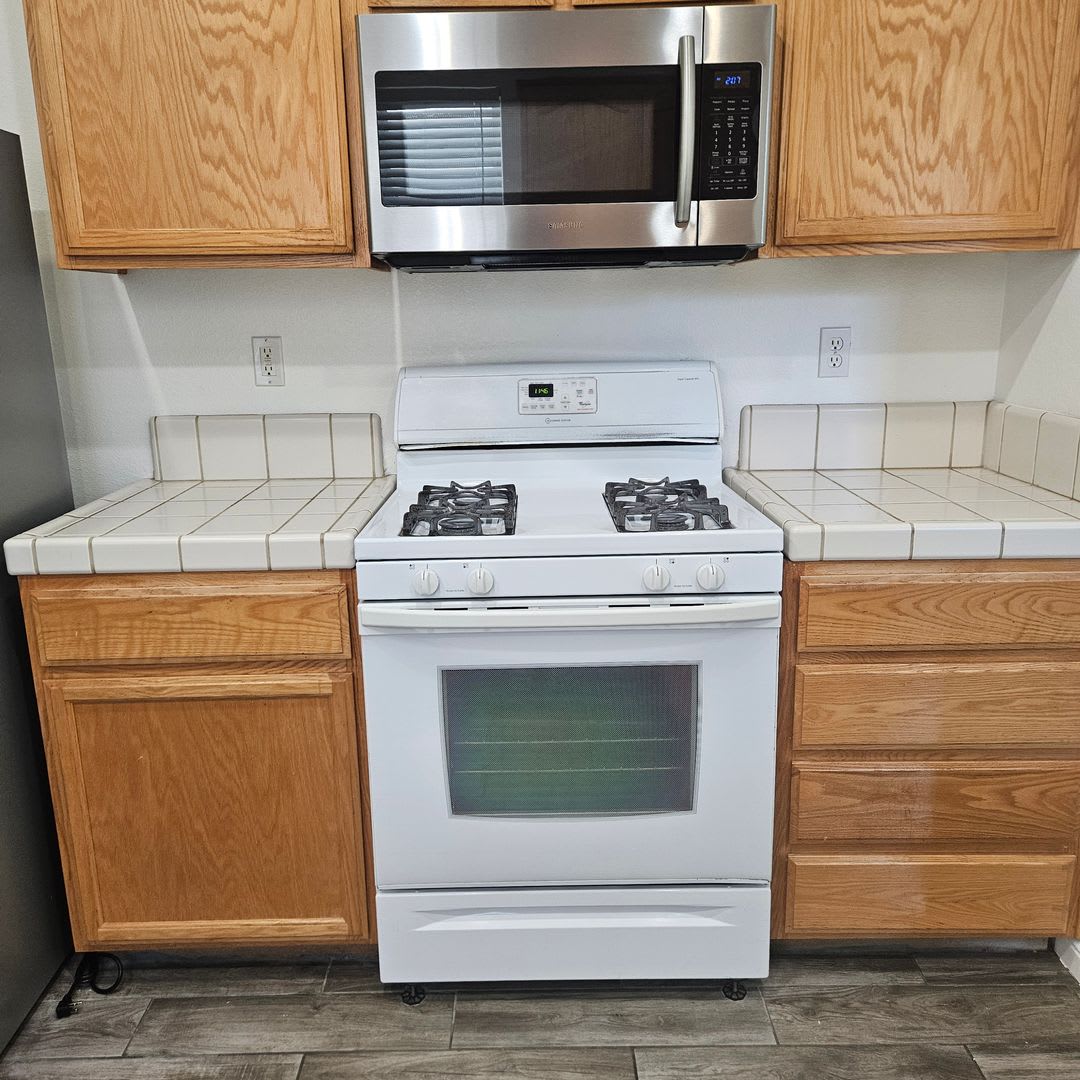 Spacious 4 bedroom home near River Oaks Golf Course – photo 4