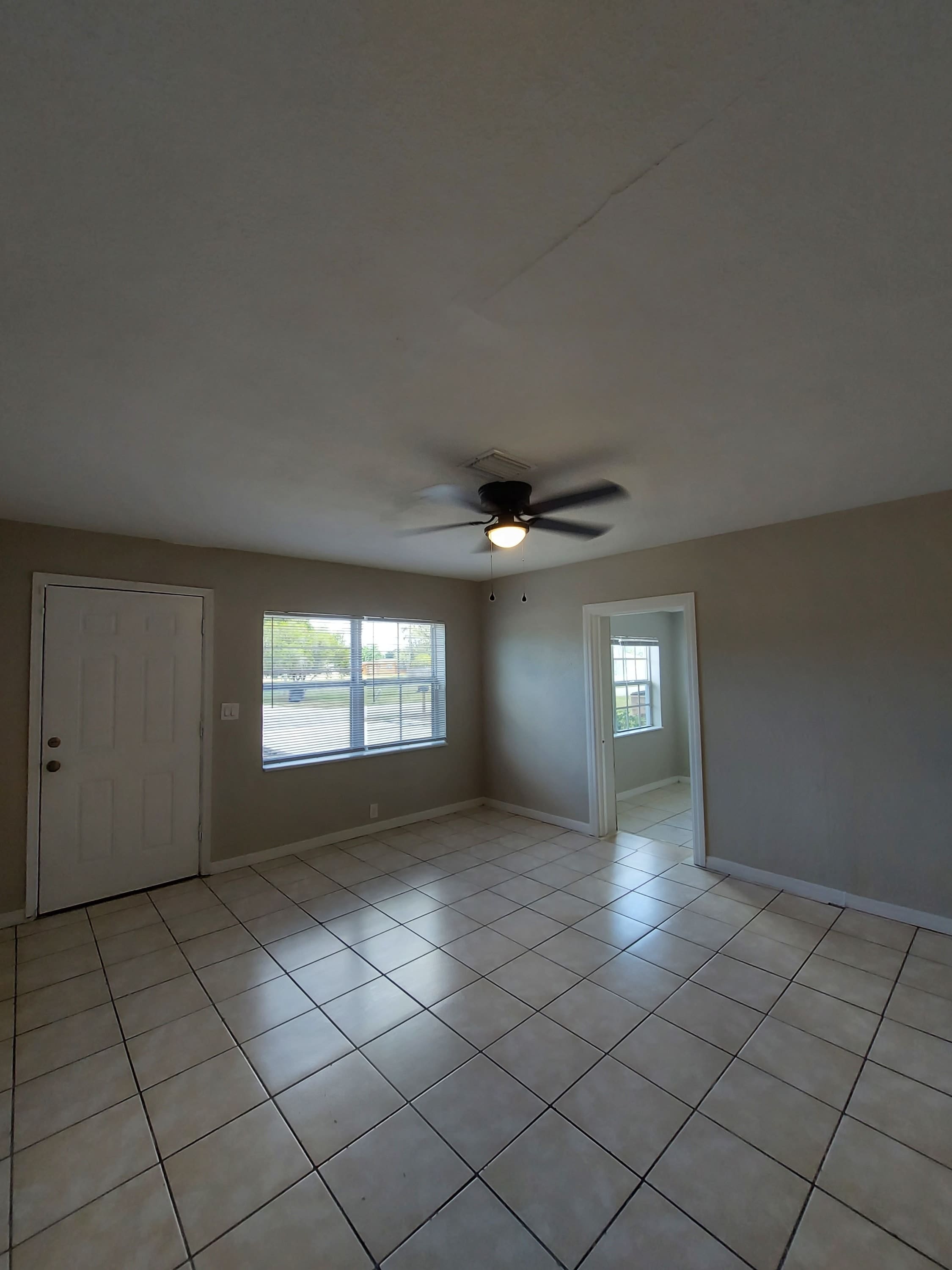 722 W Cleveland Ln – photo 2
