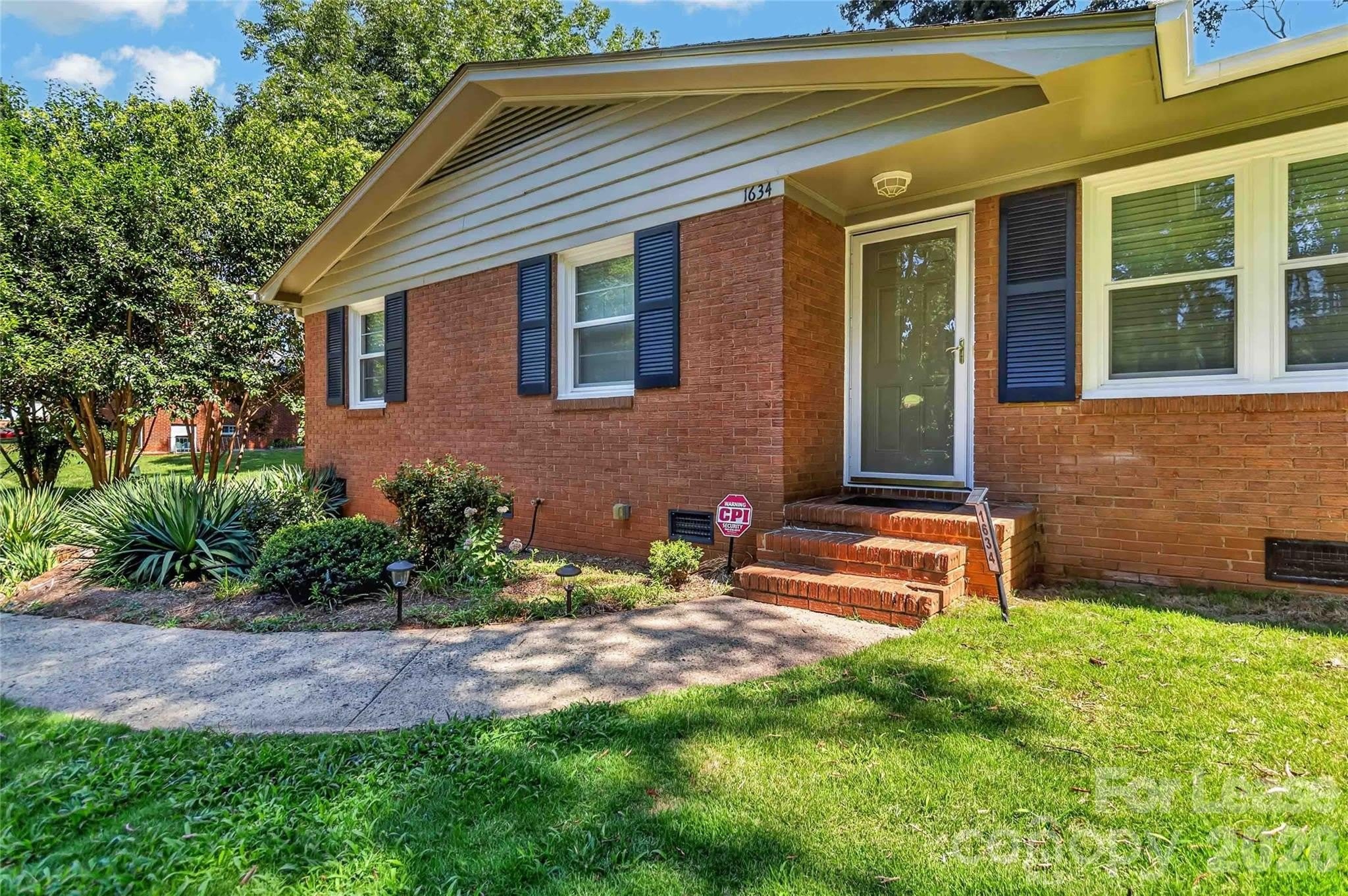 1634 Van Buren Avenue – photo 2