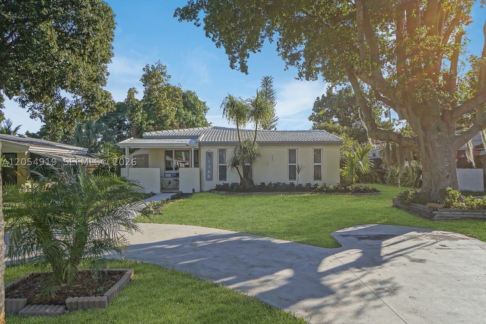 1266 NE 182nd St – photo 2
