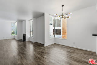500 South Barrington Avenue – photo 3