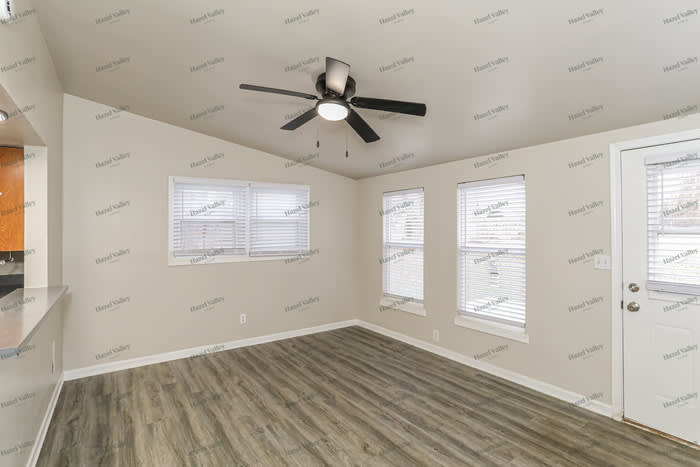 2001 Wellington Road – photo 5