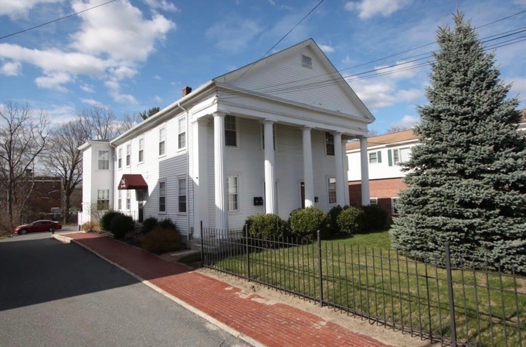 122 Elm St Apt D – photo 1