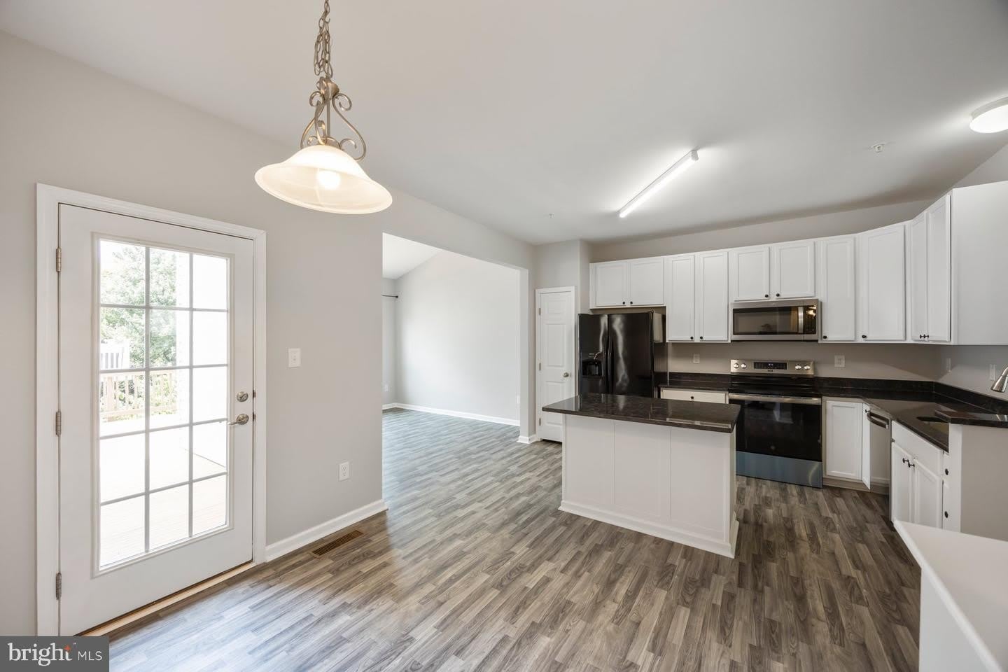 947 CHASE WALK – photo 3