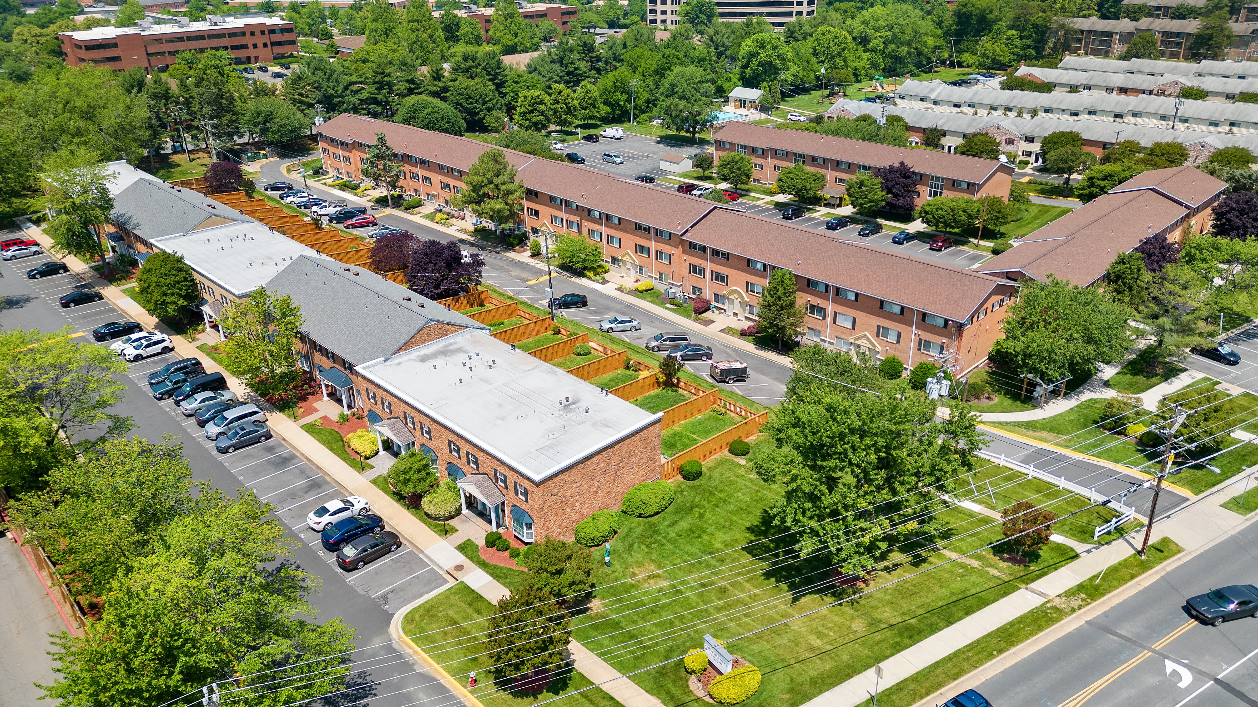 Gainsborough Court, Churchill Mews, and Copperfield Square Apartments & Townhomes – photo 2