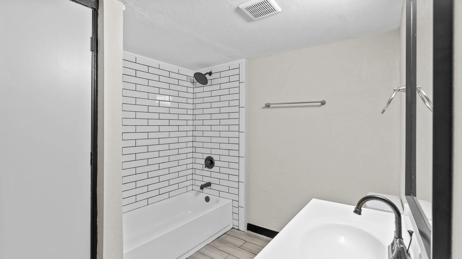 Bay City Flats – photo 4