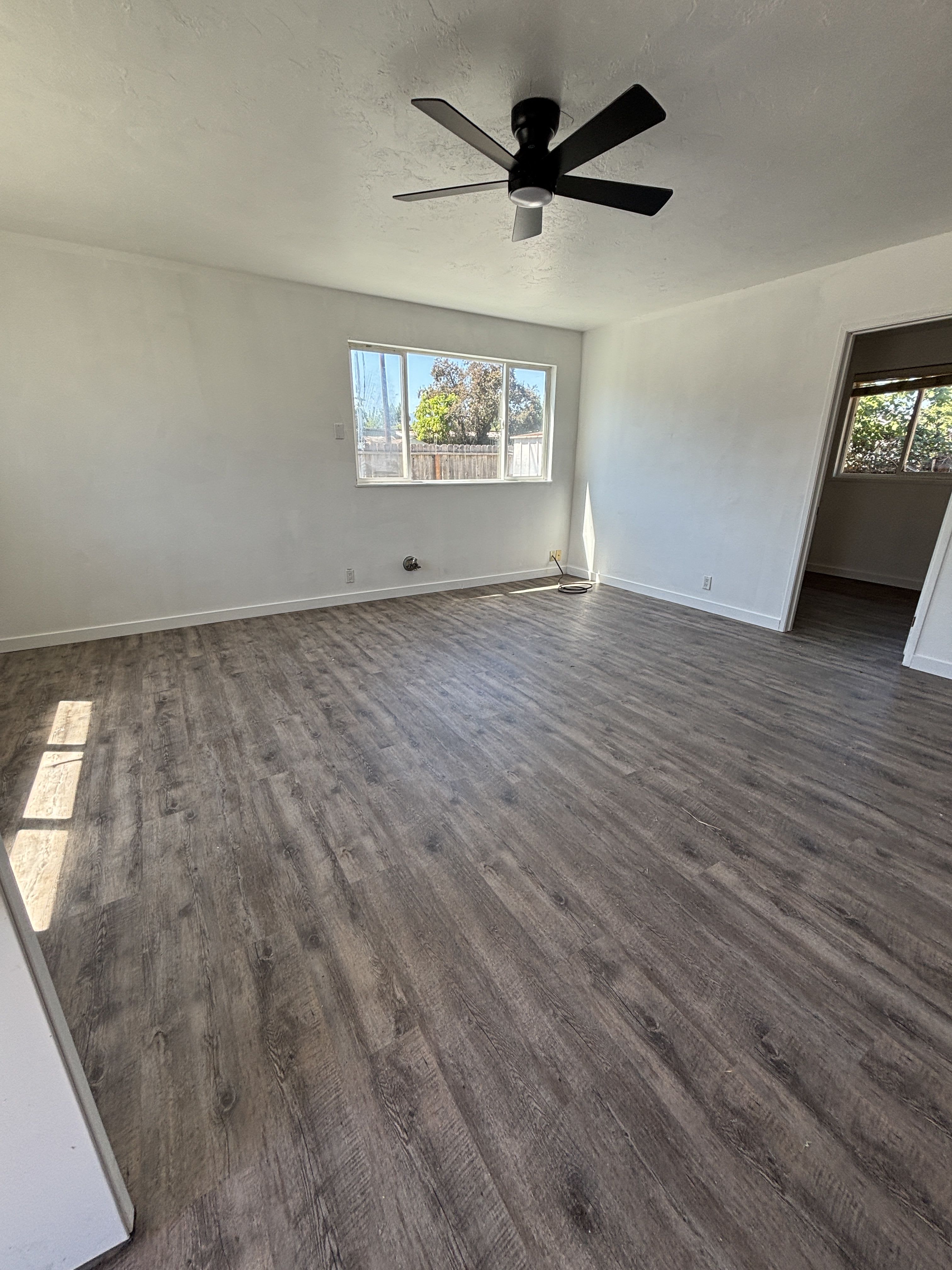 2360 Redwood Ave – photo 2
