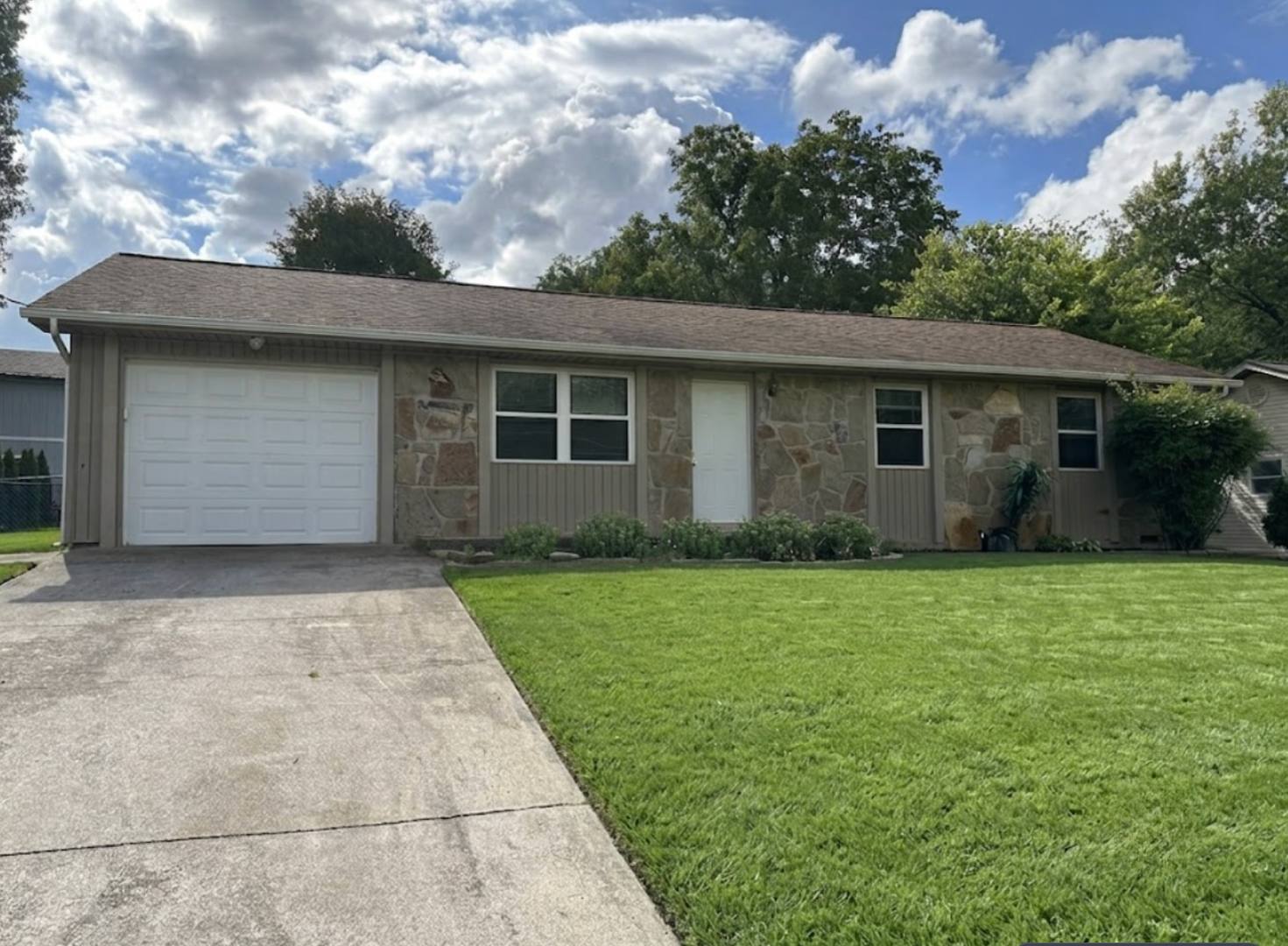Unbeatable Convenience and Spotless Comfort on Roswell Road! – photo 1