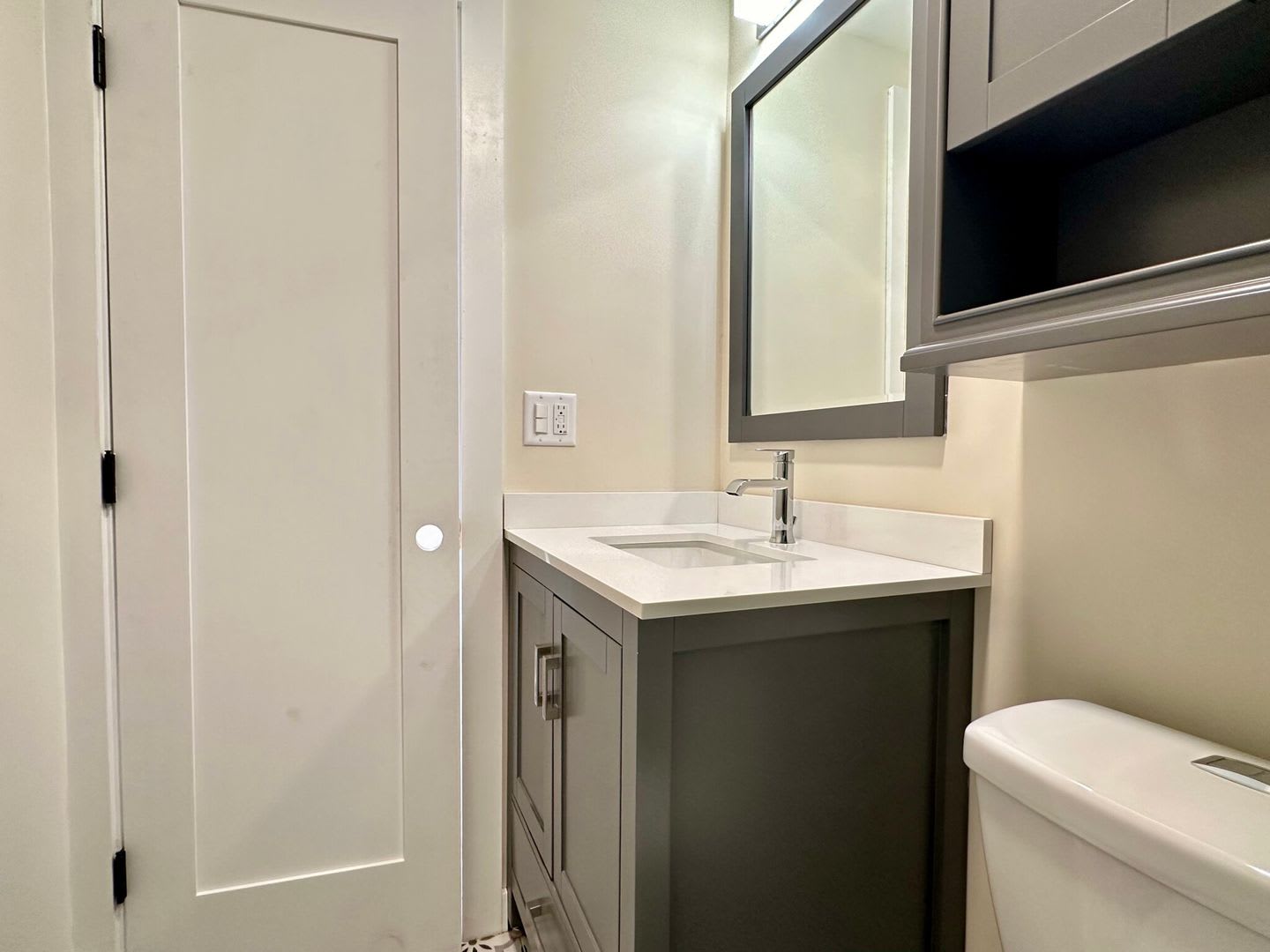 Large Garden Level Unit Near T And Brookline Border Great For Bu Students Cat Ok – photo 4