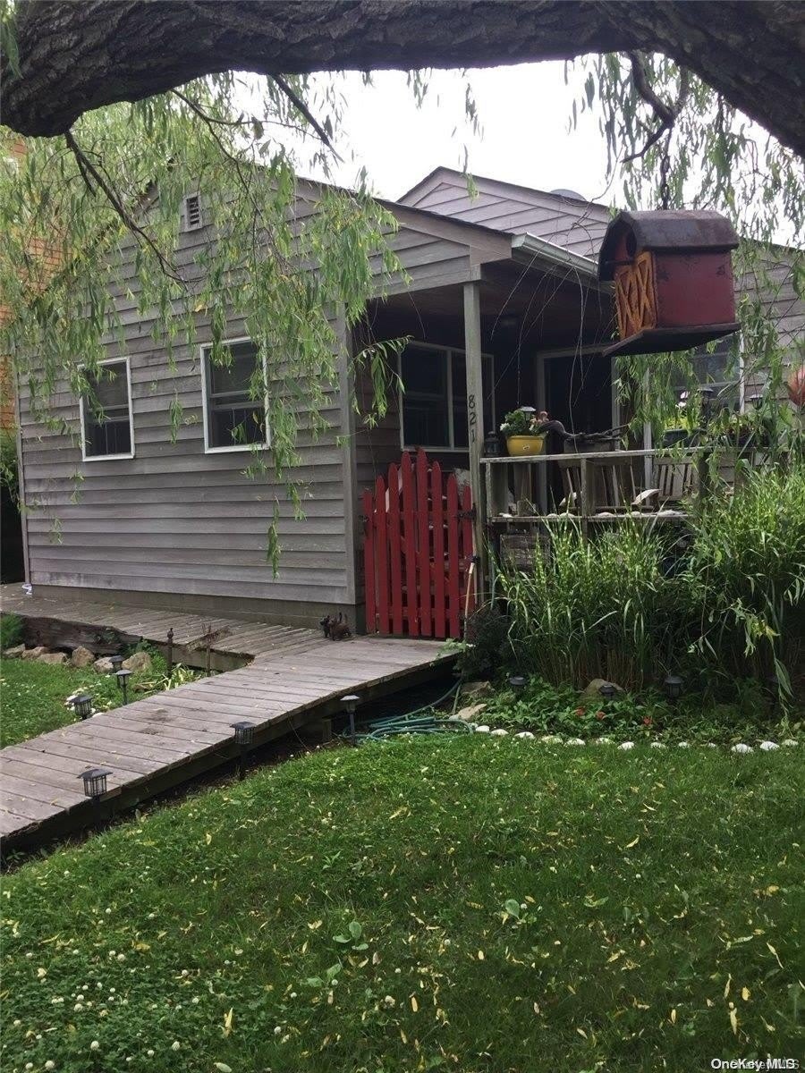 821 Evergreen – photo 1