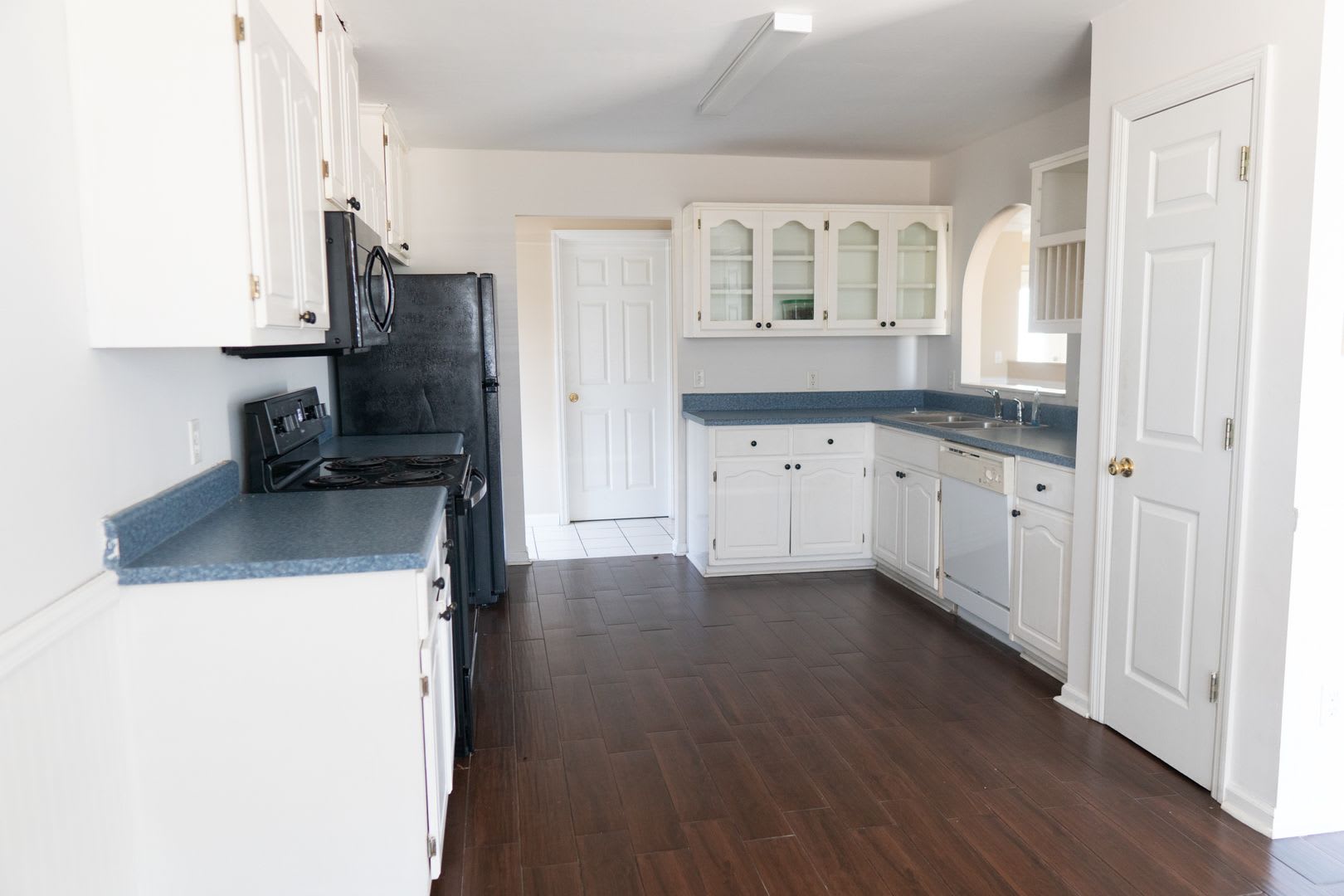 Five Bedroom Home with attached garage-Available Now!!!! – photo 3