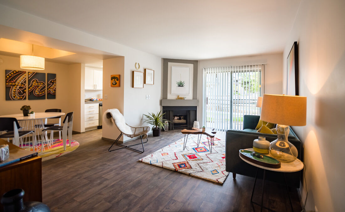 Country Lake Apartments – photo 1