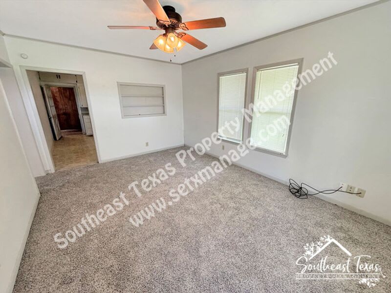 6129 Howe Street – photo 2