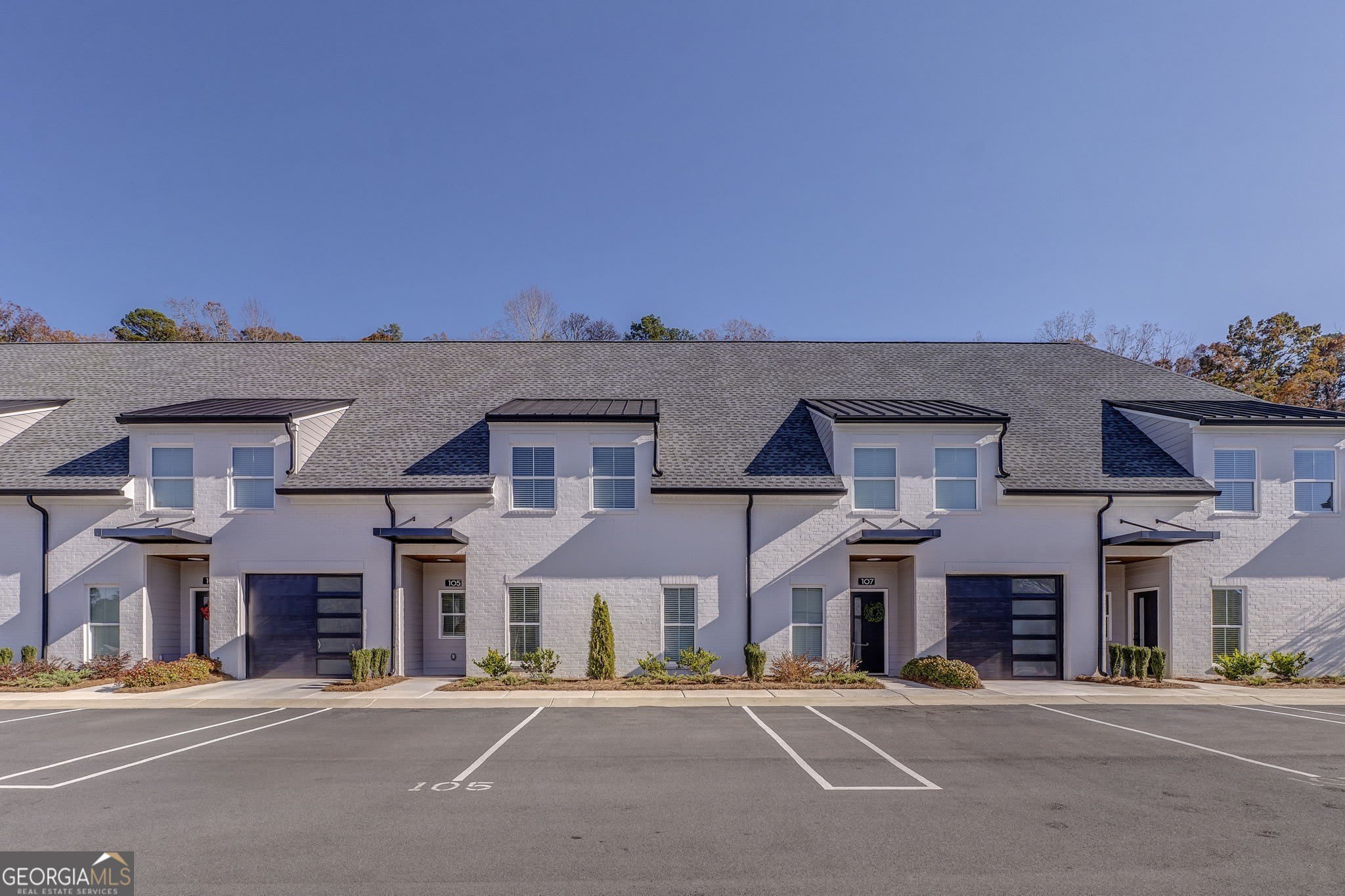 77 Chateau Drive – photo 2