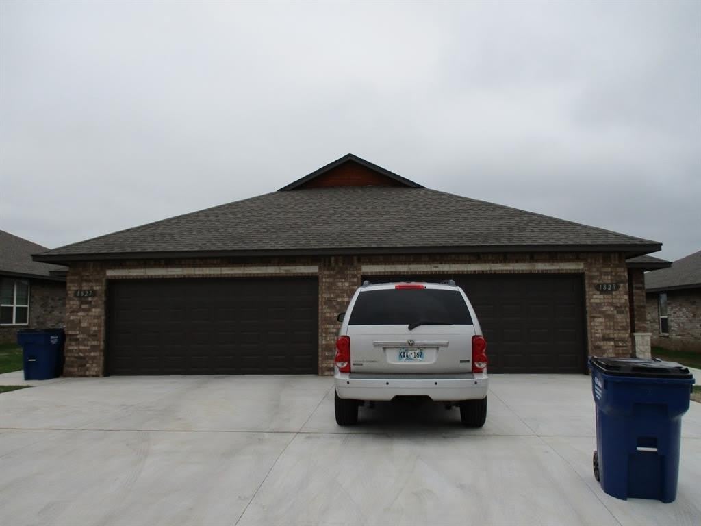 1829 Cypress Lane – photo 2
