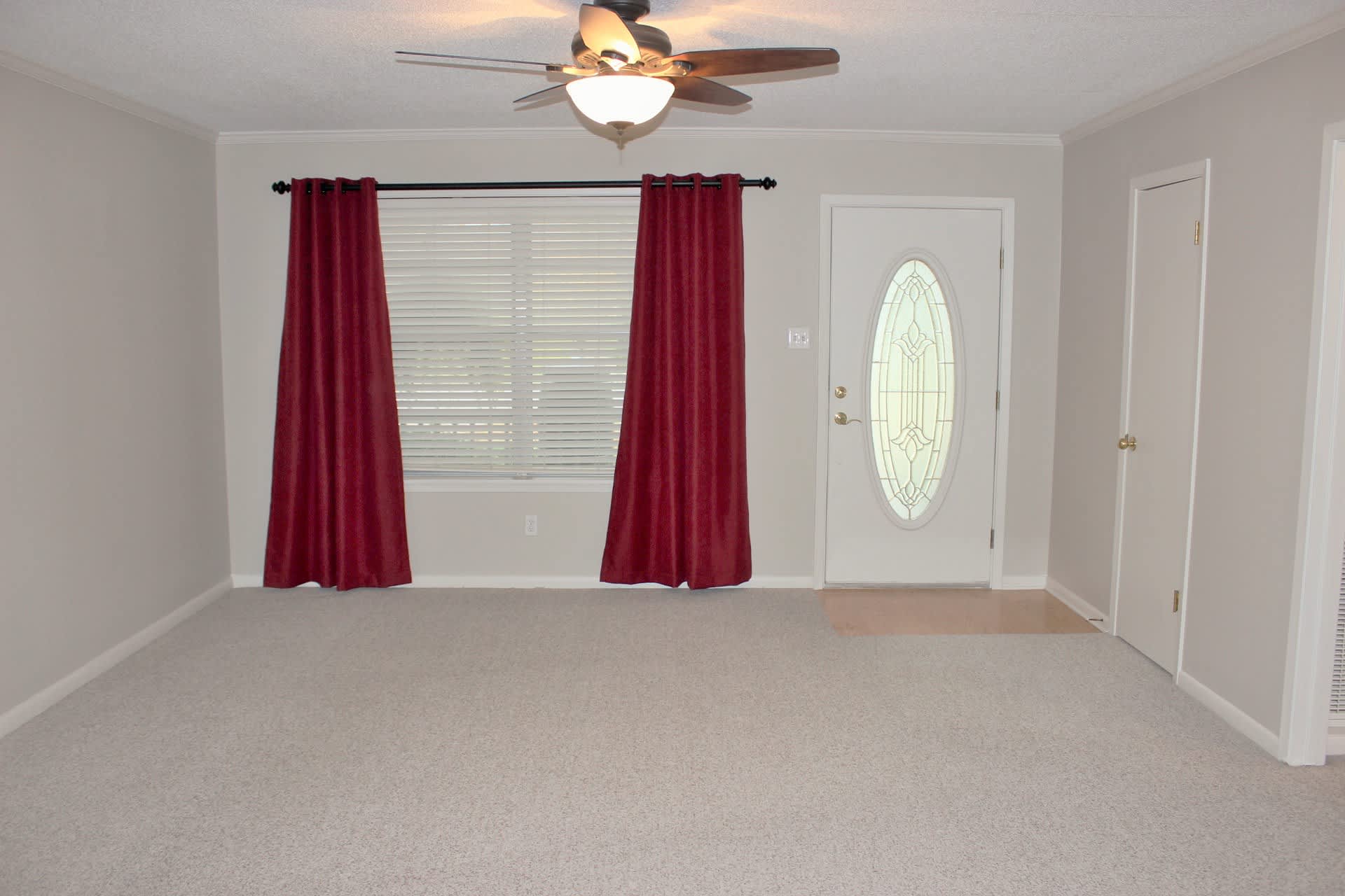 1003 Oakridge – photo 4