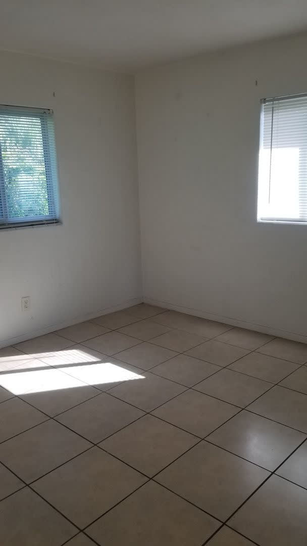 Rent Reduction 2 Bed 1 Bath Apartment Water And Pest Control Included – photo 2