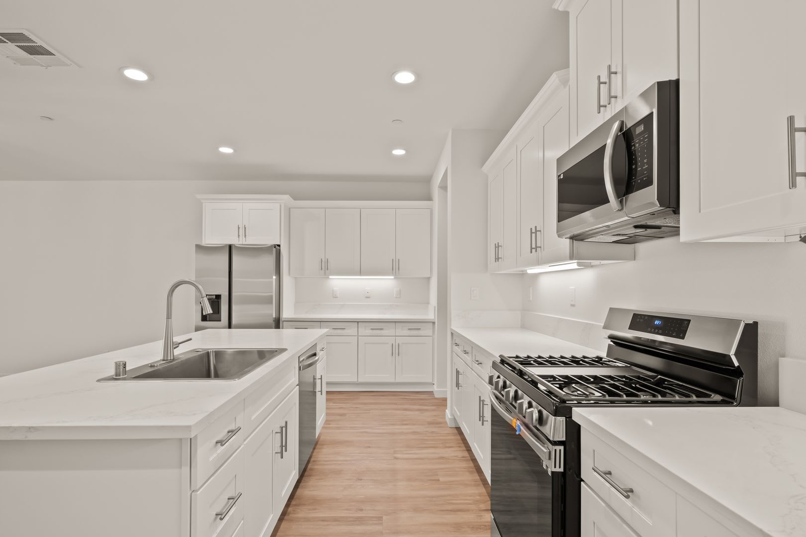 New Home in Gated Indian Palm Country Club – photo 2