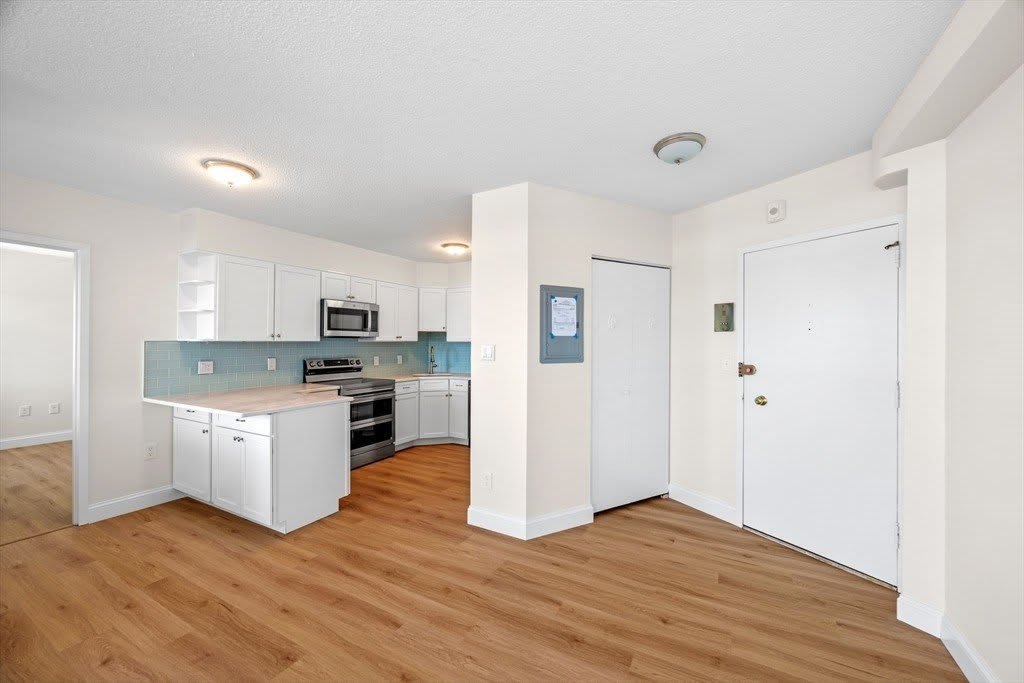 300 Lynnshore Dr – photo 3