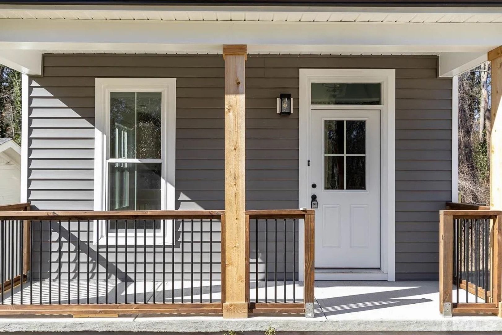 Room In 3 Bedroom Home At Maplewood Dr – photo 3