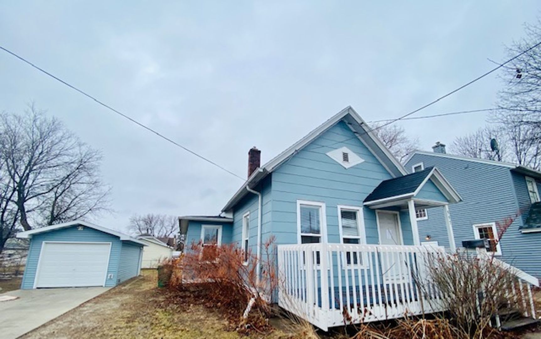 Spacious 2 Bedroom Single Family Home Available Mid November – photo 2