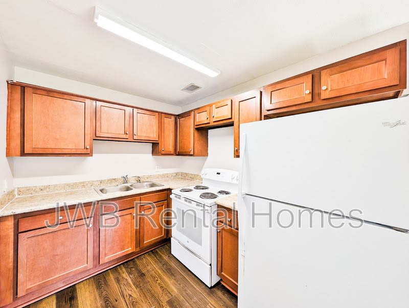 3330 Marlo St – photo 2